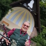 Dudelsackspielerin Dagmar Pesta zu Besuch im Steinway Park Seesen